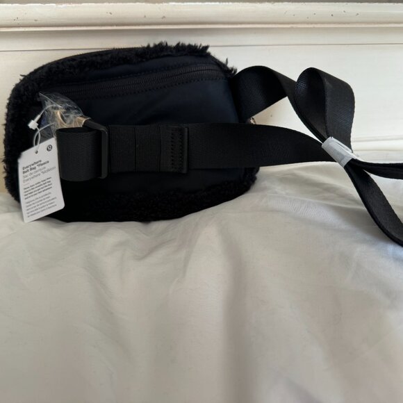 NWT, Lululemon Everywhere Belt Bag - Fleece, Black - Gold Hardware - Picture 14 of 14
